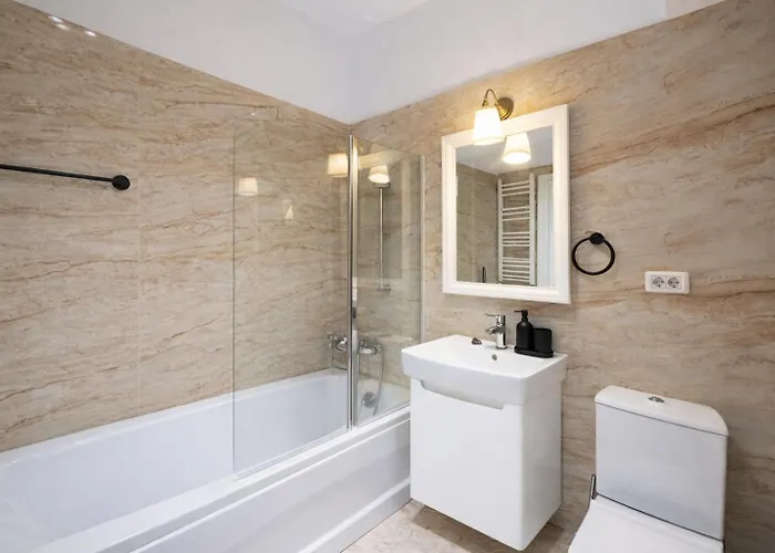 1023 * Бухарест